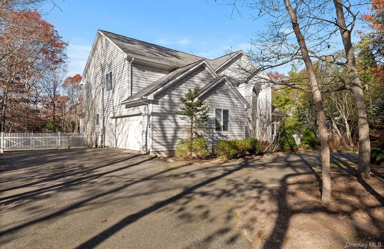 Attached, Exterior, Facade, Cape Cod