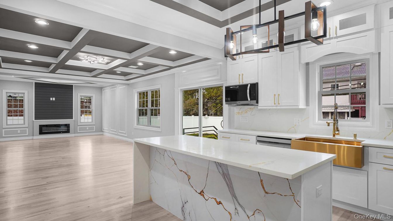 Fireplace, Interior, Kitchen, Pendant Lights, Recessed Lighting, Wood Texture Flooring