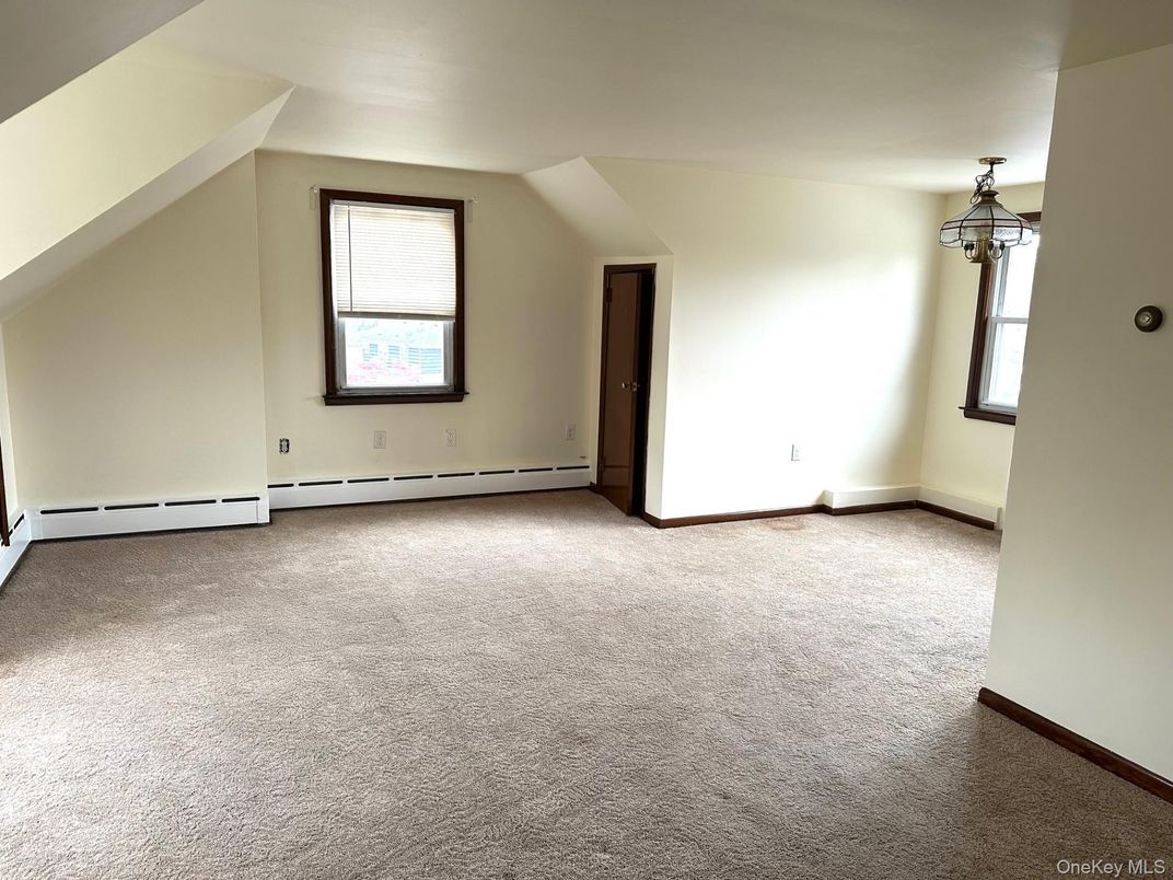 Empty room, Interior, Pendant Lights