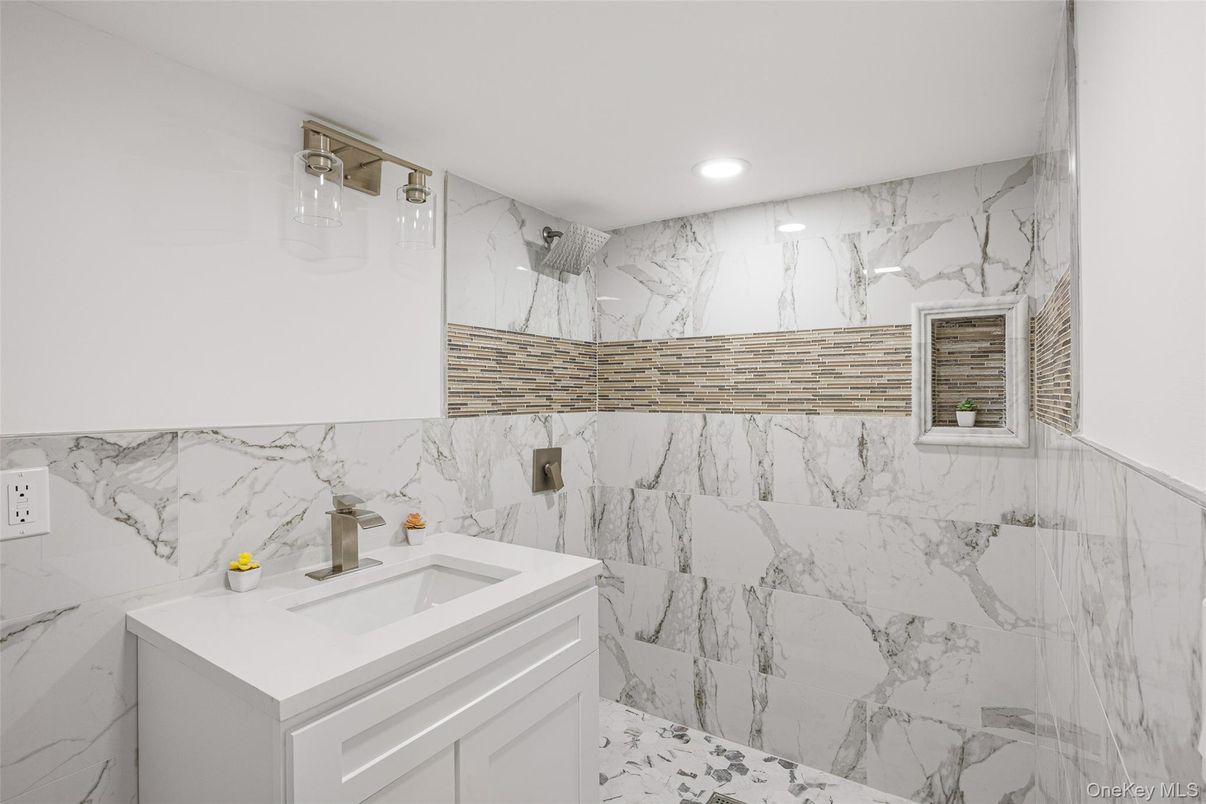 Bathroom, Interior, Marble Walls, Recessed Lighting