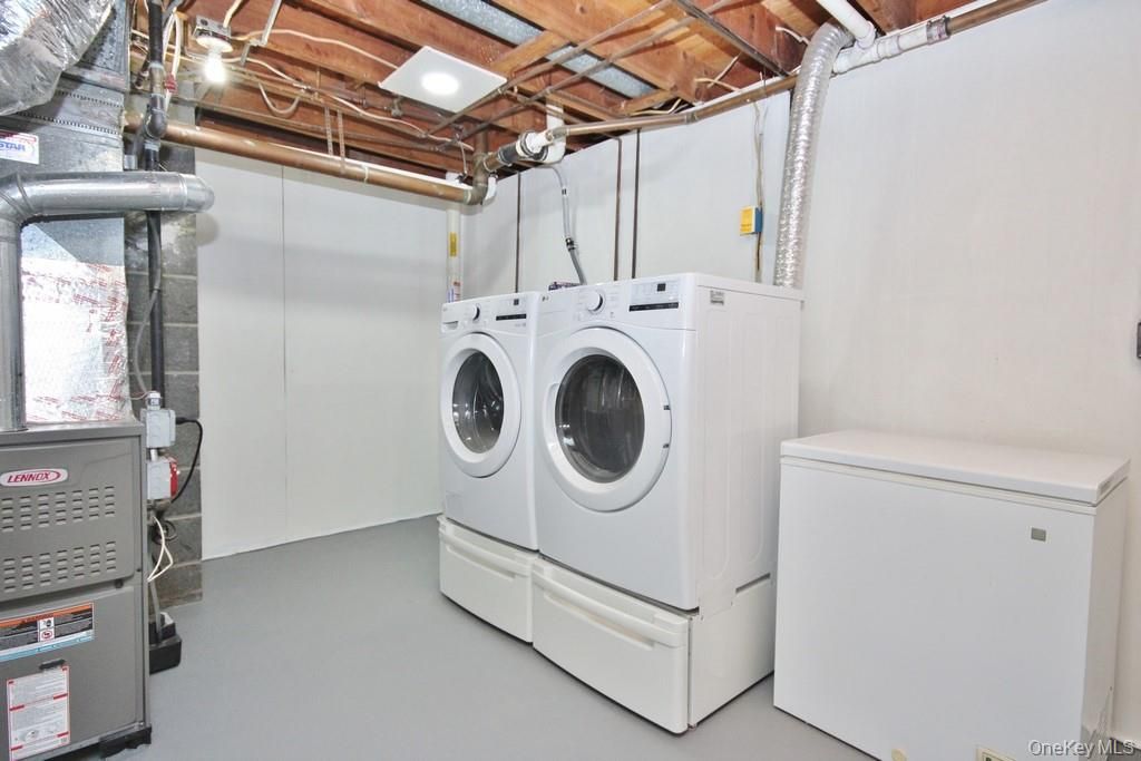 Interior, Washer, Wooden Beams
