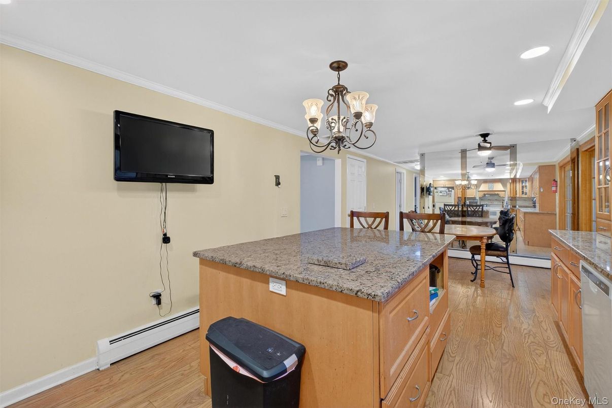Chandelier, Dining room, Interior, Kitchen, Recessed Lighting, Wood Texture Flooring