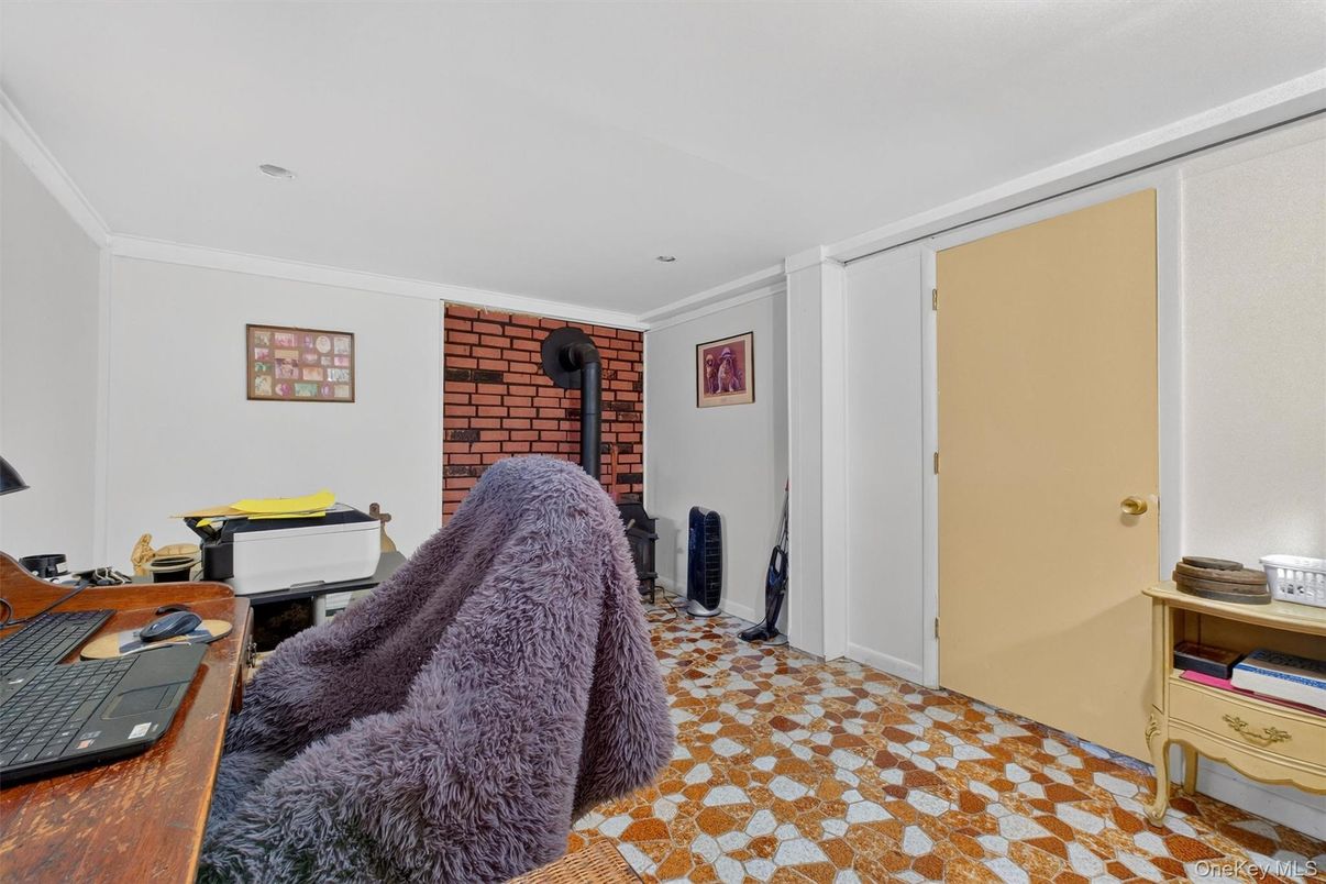 Home Office, Interior