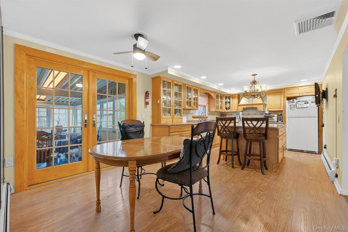 Chandelier, Dining room, Interior, Kitchen, Recessed Lighting, Wood Texture Flooring
