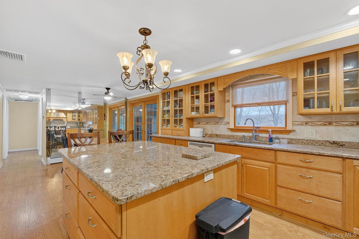 Chandelier, Dining room, Interior, Kitchen, Recessed Lighting, Wood Texture Flooring