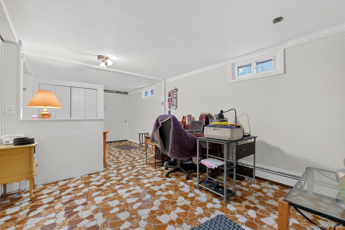 Home Office, Interior