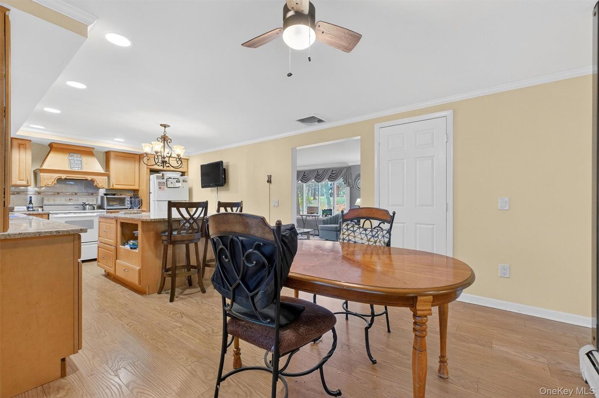 Chandelier, Dining room, Interior, Kitchen, Recessed Lighting, Wood Texture Flooring