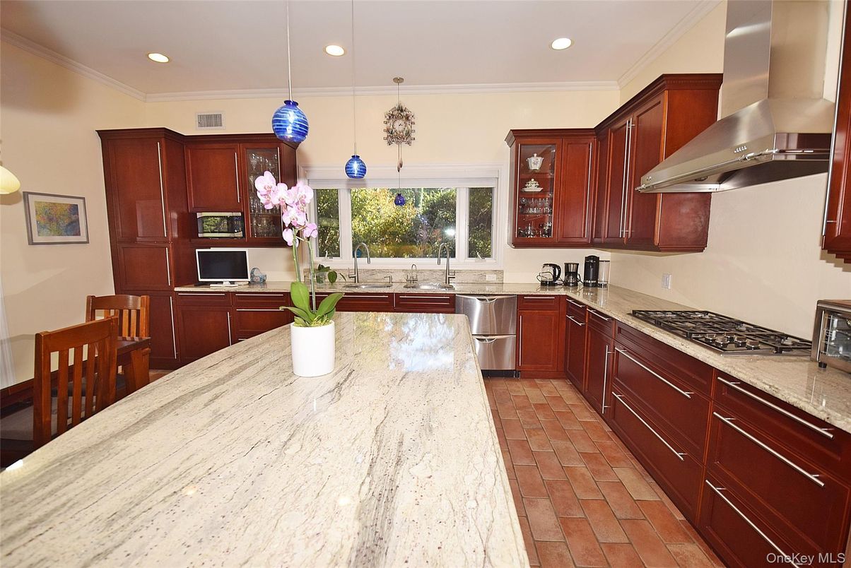 Interior, Kitchen, Pendant Lights, Recessed Lighting, Stainless Steel Appliances