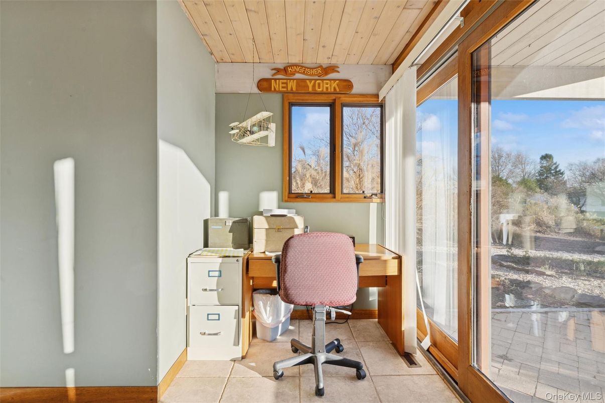 Home Office, Interior