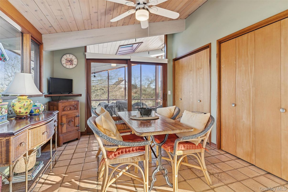 Dining room, Interior