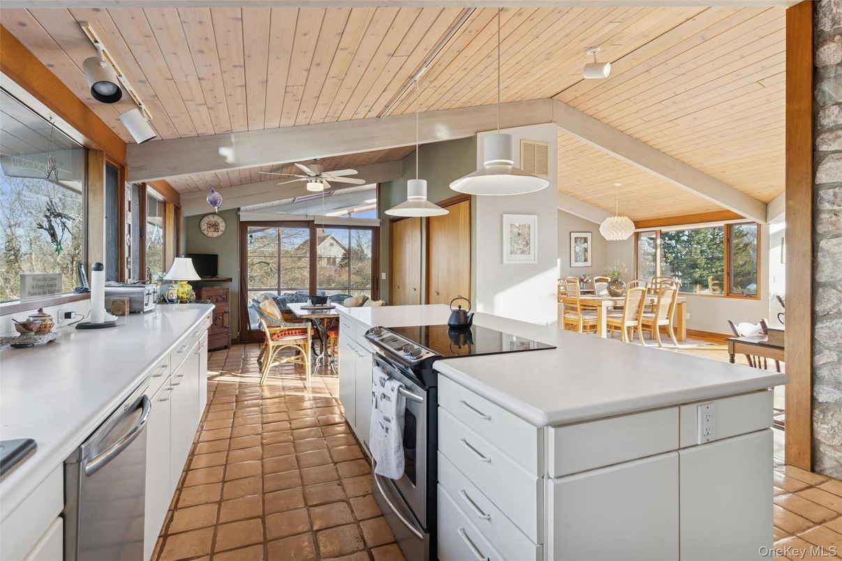 Dining room, Interior, Kitchen, Pendant Lights, Wooden Ceilings