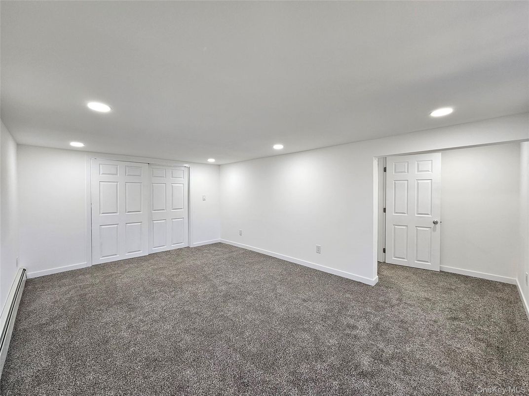 Empty room, Interior, Recessed Lighting