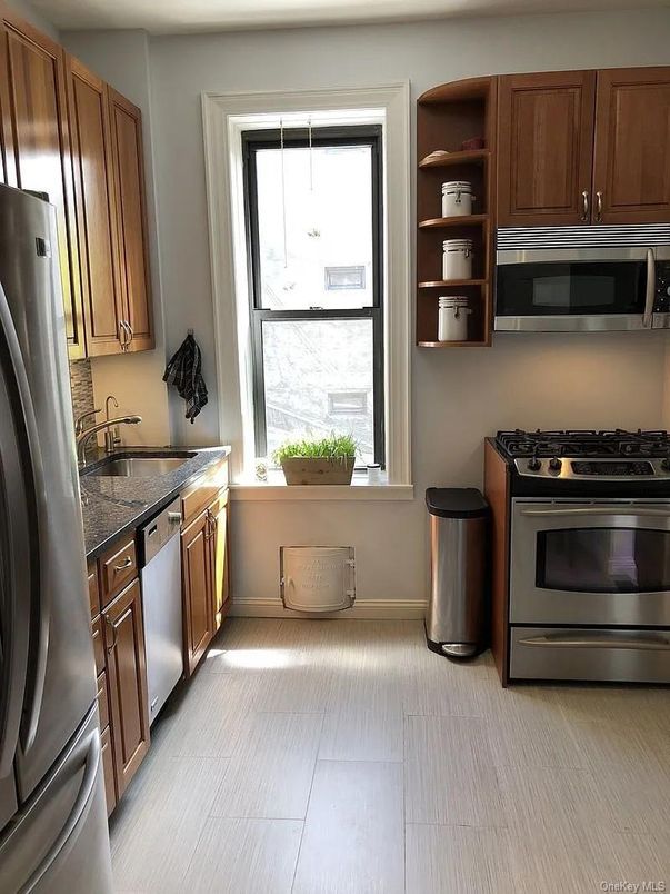 Interior, Kitchen, Pendant Lights, Stainless Steel Appliances
