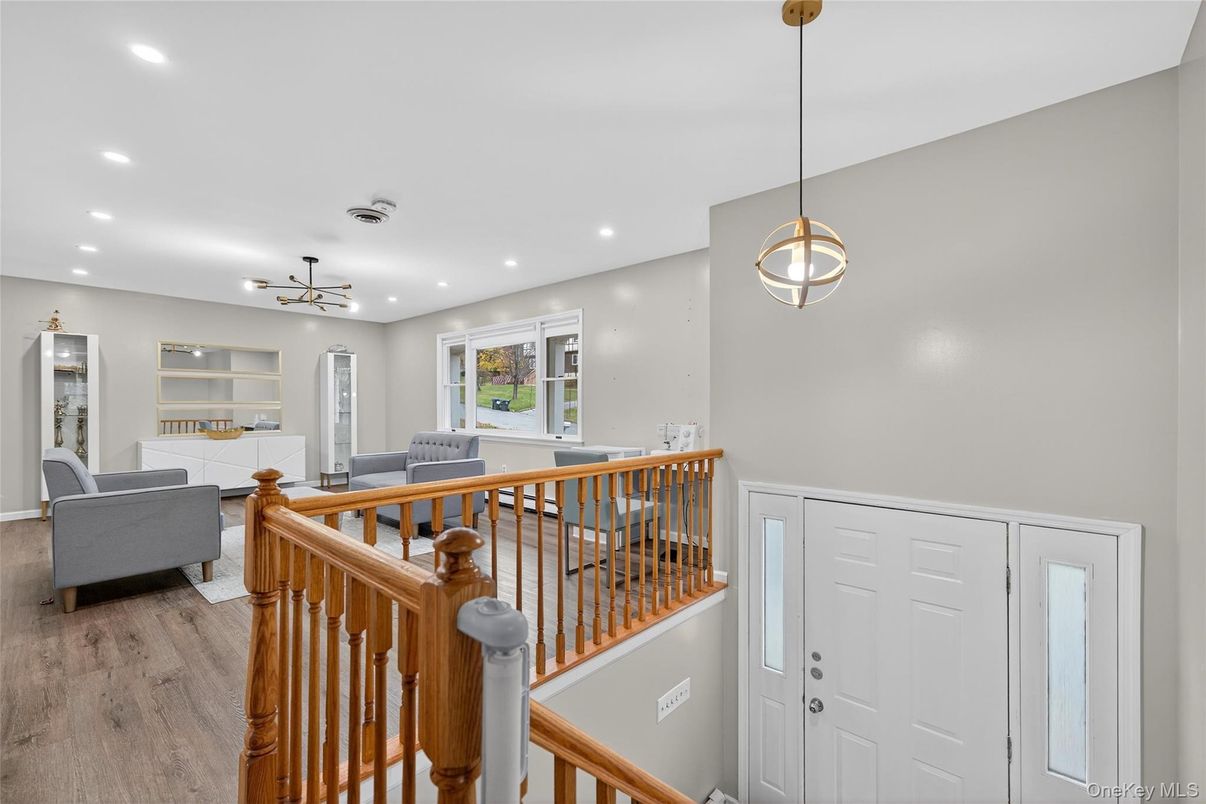 Interior, Living room, Pendant Lights, Recessed Lighting, Wood Texture Flooring