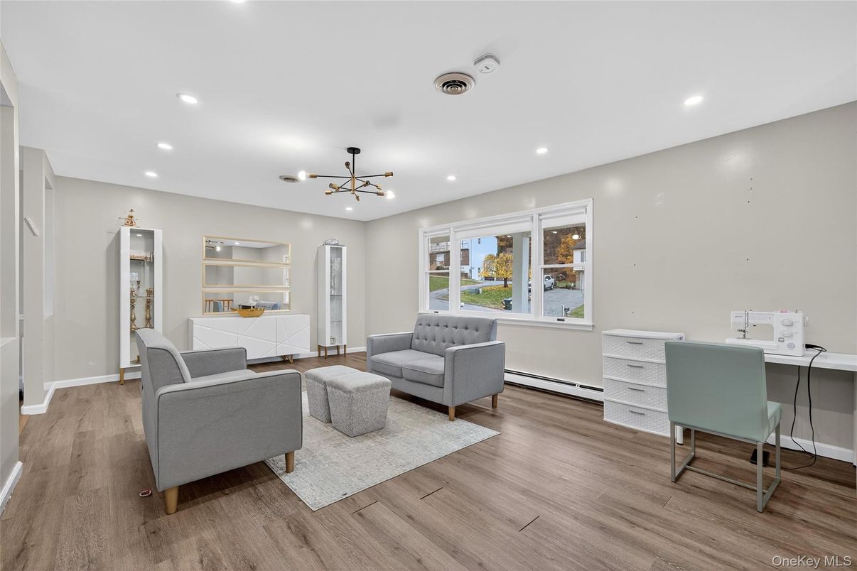 Interior, Living room, Pendant Lights, Recessed Lighting, Wood Texture Flooring