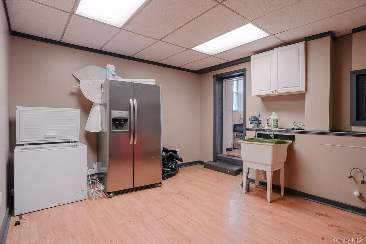 Interior, Kitchen, Washer, Wood Texture Flooring