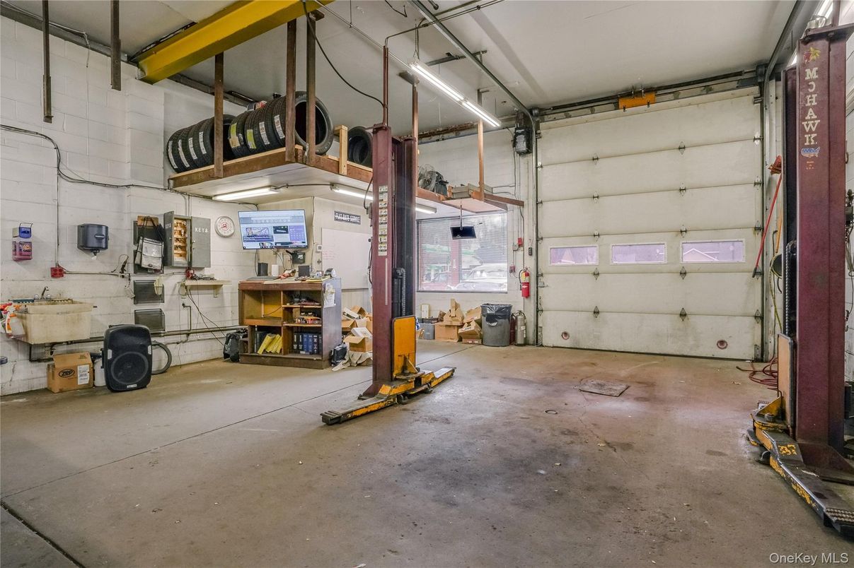 Garage, Interior