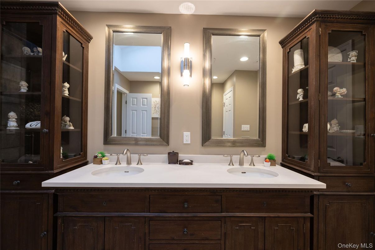 Bathroom, Dual Sink Vanities, Interior, Recessed Lighting