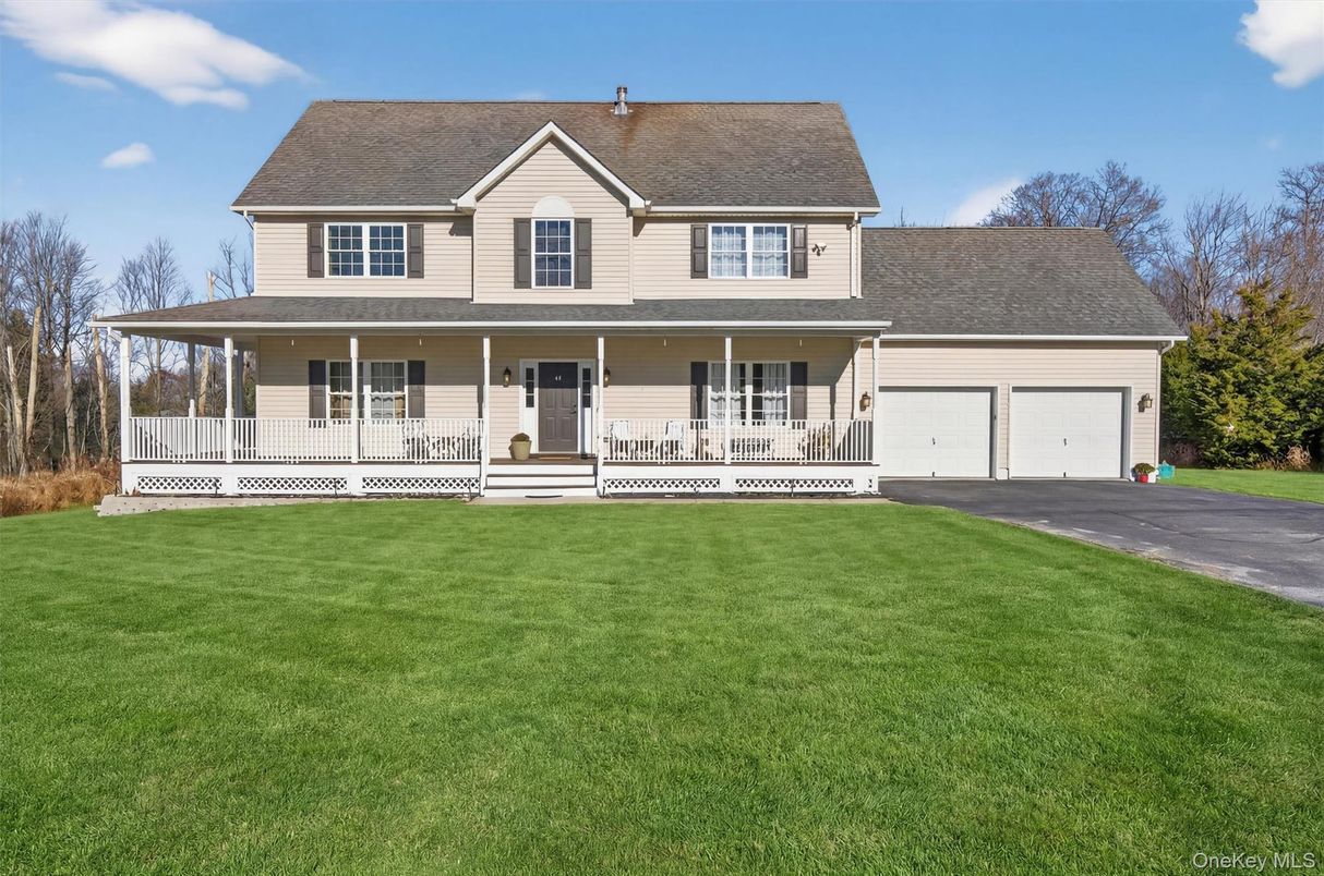 Attached, Exterior, Facade, Farmhouse