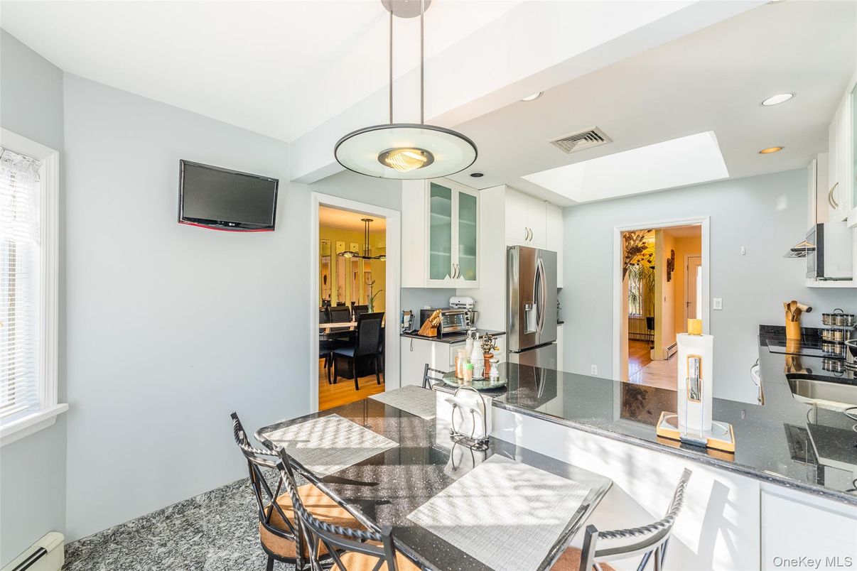 Dining room, Interior, Kitchen, Pendant Lights, Recessed Lighting, Stainless Steel Appliances