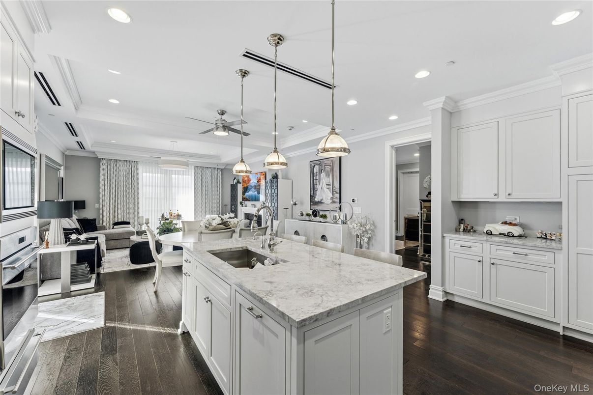 Dining room, Interior, Kitchen, Living room, Pendant Lights, Recessed Lighting, Stainless Steel Appliances, Wood Texture Flooring