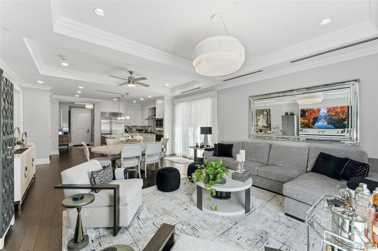 Dining room, Interior, Kitchen, Living room, Pendant Lights, Recessed Lighting, Stainless Steel Appliances, Wood Texture Flooring