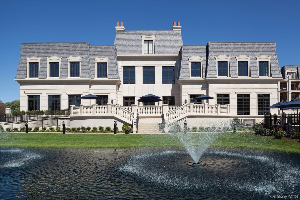 Exterior, Facade, Rowhouse