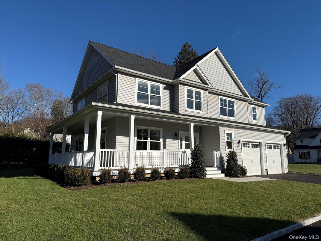 Attached, Exterior, Facade, Farmhouse