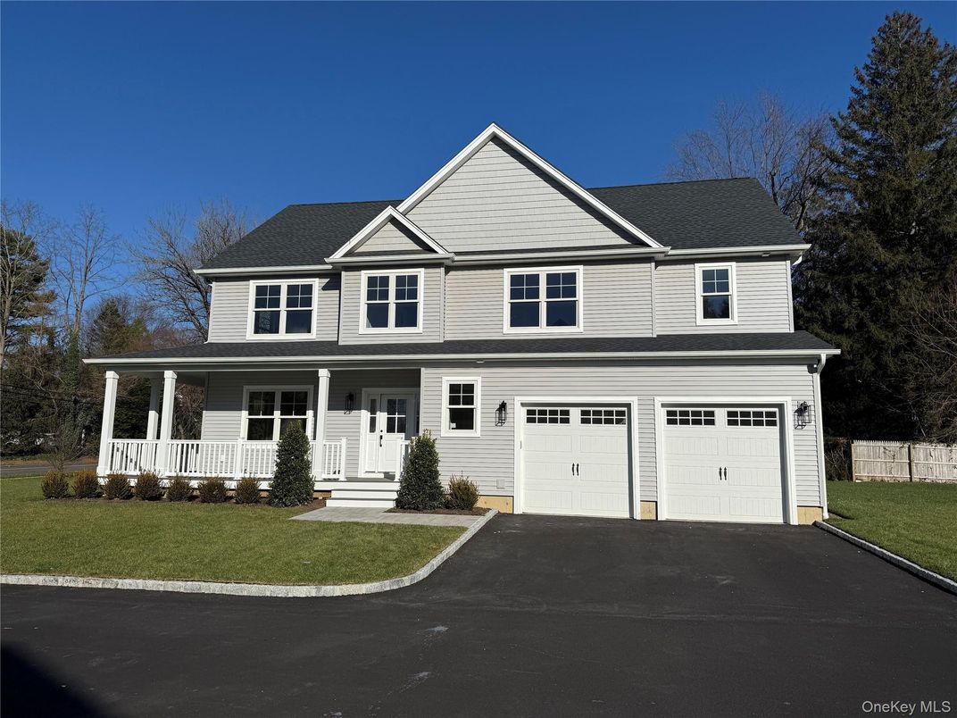 Attached, Exterior, Facade, Farmhouse