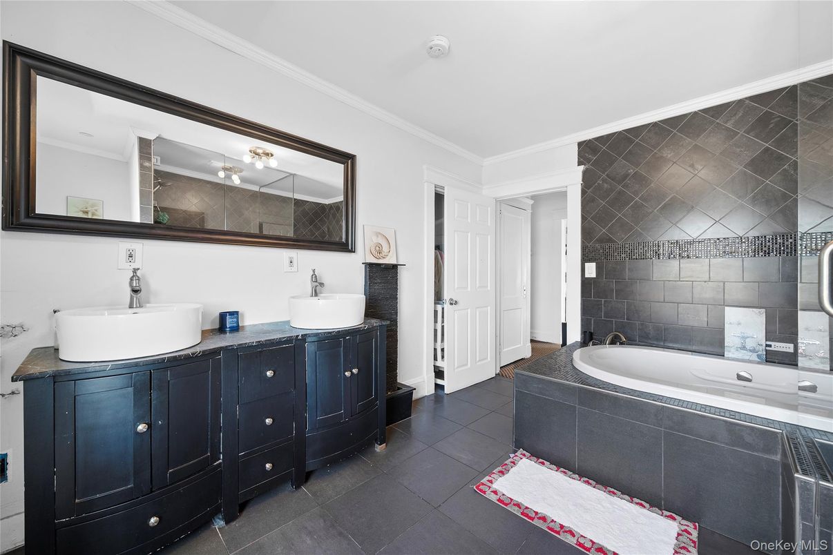 Bathroom, Dual Sink Vanities, Interior