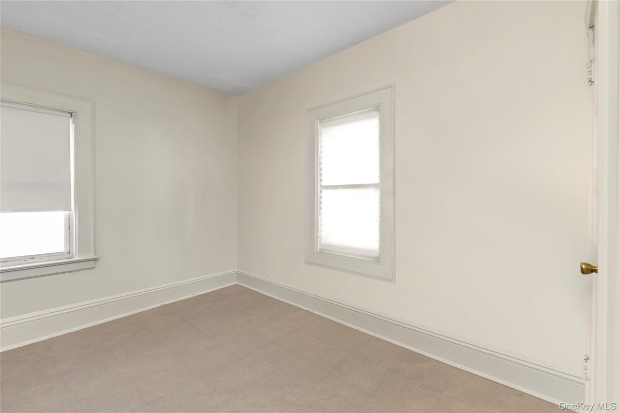 Empty room, Interior