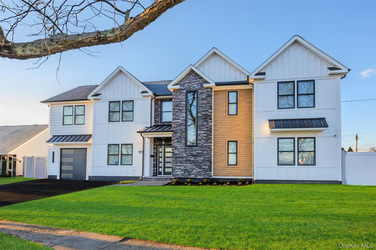 Attached, Exterior, Facade, Farmhouse