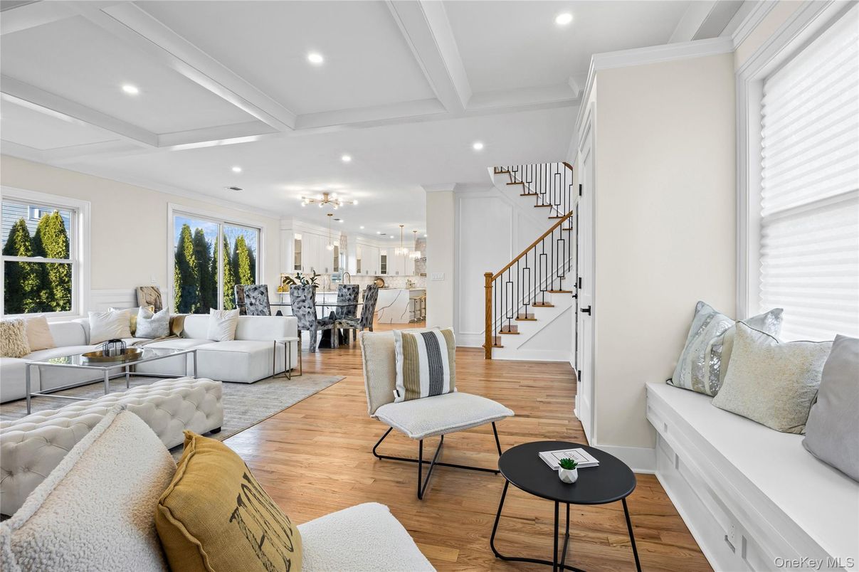 Dining room, Interior, Living room, Pendant Lights, Recessed Lighting, Wood Texture Flooring