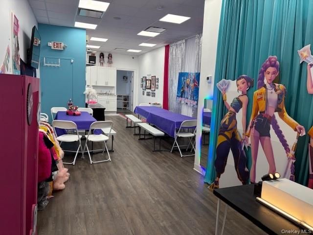 Dining room, Interior, Kitchen, Recessed Lighting, Wood Texture Flooring