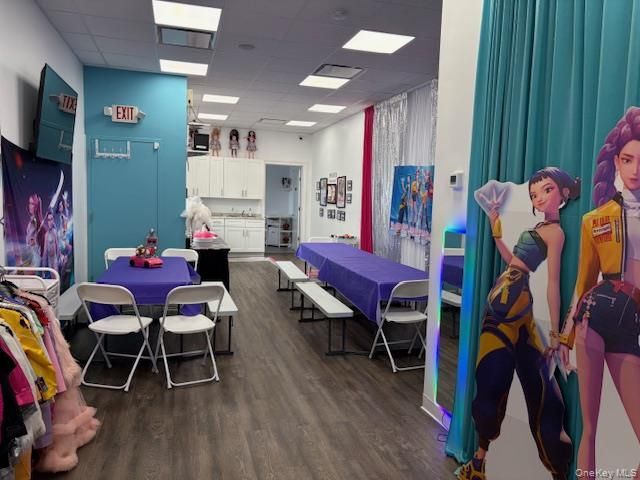 Dining room, Interior, Recessed Lighting, Wood Texture Flooring