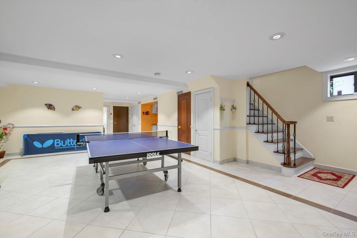 Game Room, Interior, Recessed Lighting