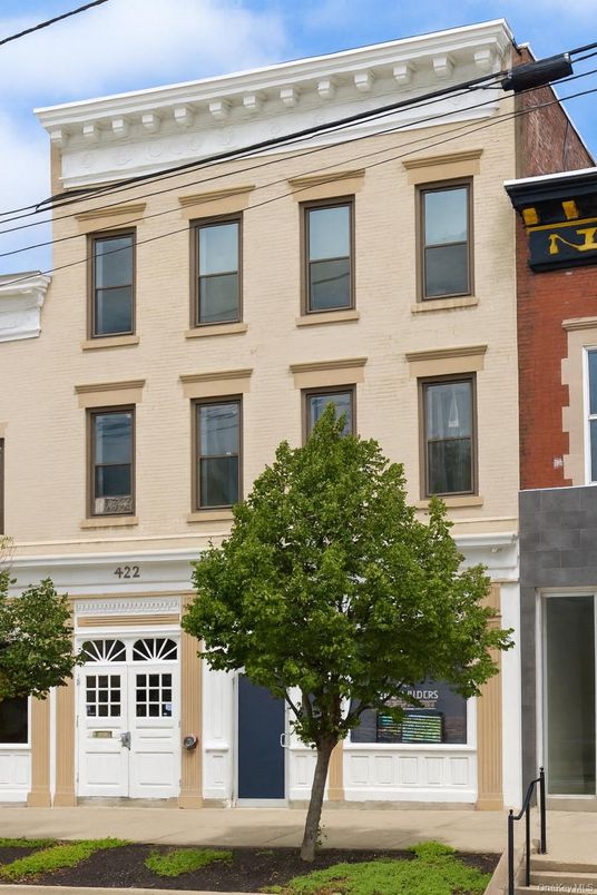 Attached, Exterior, Facade, Rowhouse