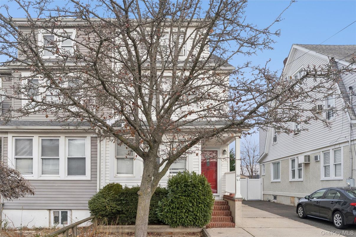Exterior, Facade, American Foursquare