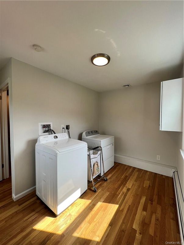 Interior, Washer, Wood Texture Flooring