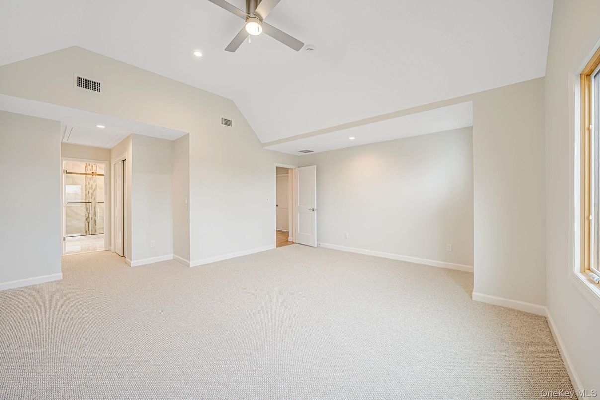 Empty room, Interior, Recessed Lighting