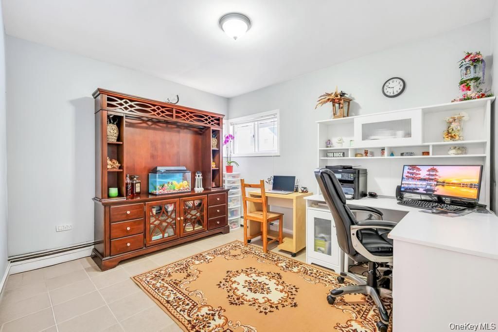 Home Office, Interior