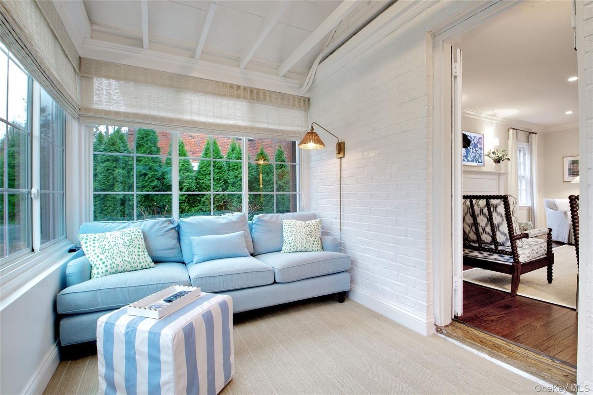 Interior, Living room, Pendant Lights, Recessed Lighting, Stone Walls, Wood Texture Flooring