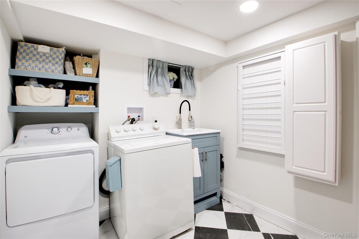 Interior, Marble, Recessed Lighting, Washer