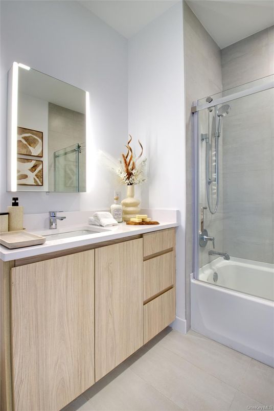 Bathroom, Dual Sink Vanities, Interior