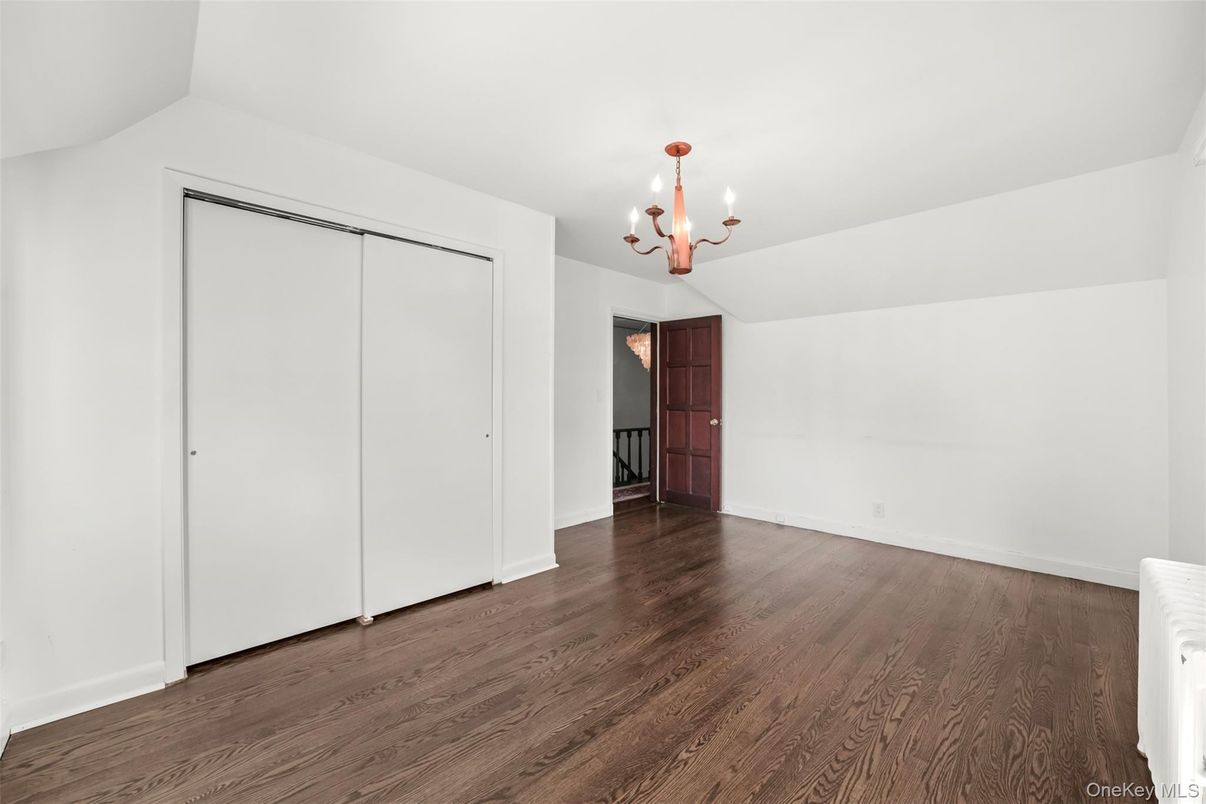 Chandelier, Empty room, Interior, Wood Texture Flooring