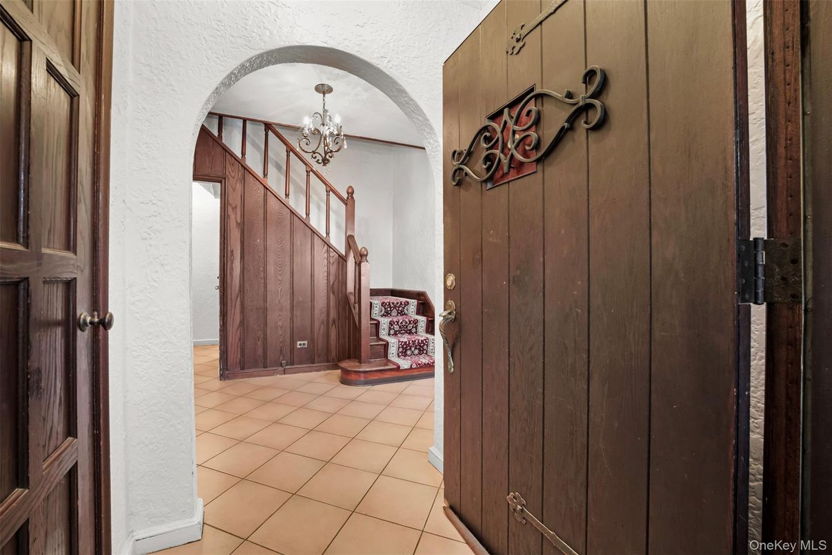 Chandelier, Interior