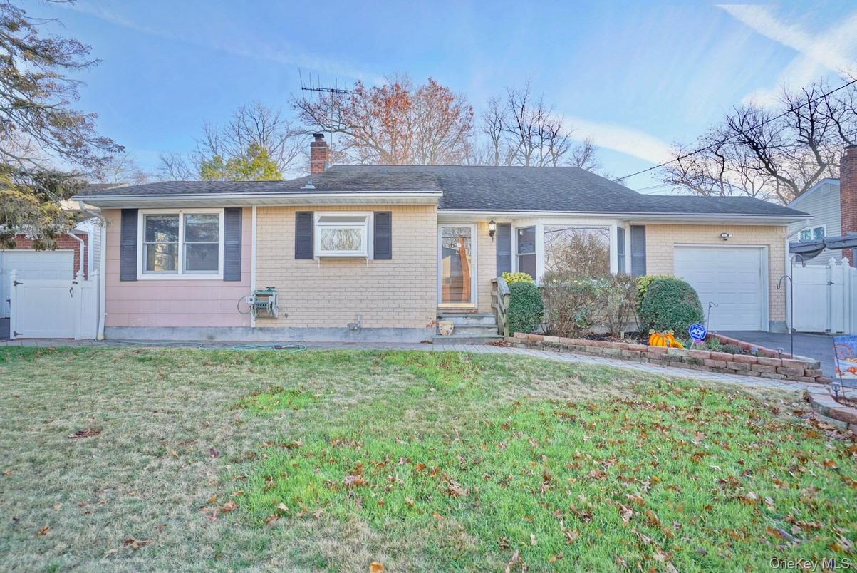 Attached, Exterior, Facade, Brick Facade, Ranch