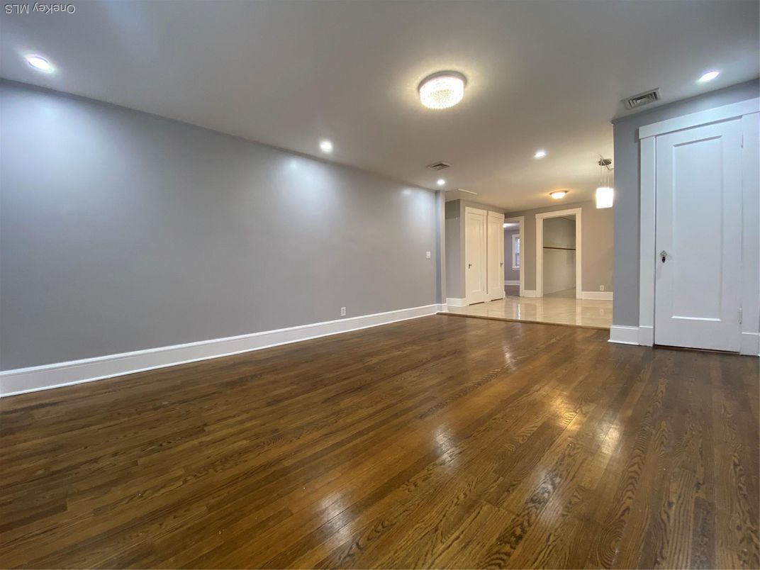 Empty room, Interior, Wooden Ceilings