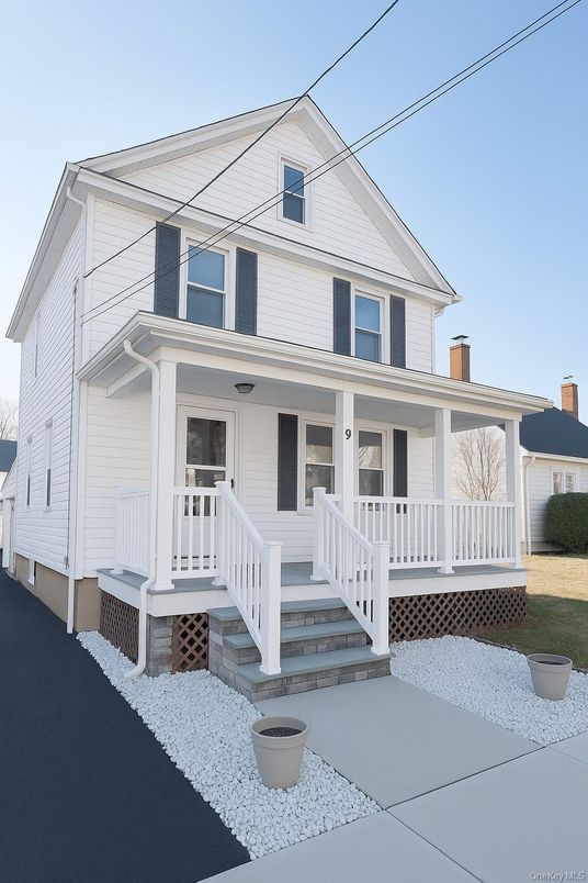 Exterior, Facade, Queen Anne Victorian