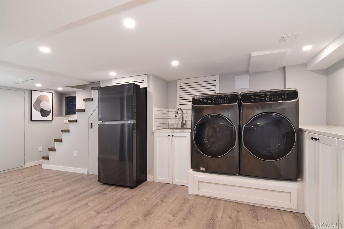 Interior, Recessed Lighting, Utility Closets, Washer, Wood Texture Flooring